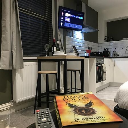 Contemporary 1 Bed Studio For Comfy Stay In 위건 외부 사진